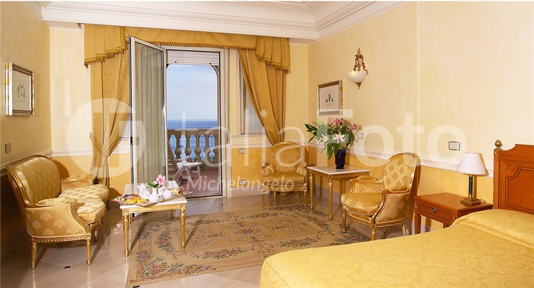 Hellenia Yachting - Giardini Naxos 